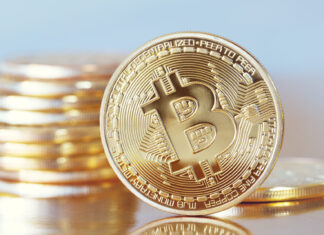 Bitcoin. Was ist das eigentlich? Goldene Münzen mit Bitcoin-Prägung